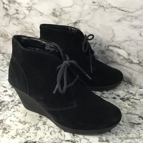 White Mountain Women's Black Ankle Lace Up Booties - Picture 12 of 12